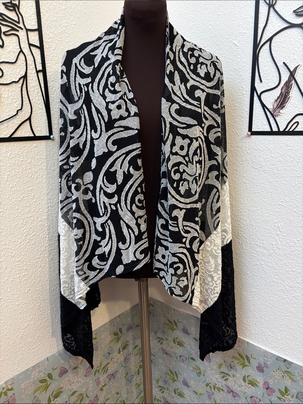 The Pyramid Collection black and white floral sheer open cardigan. Size M.